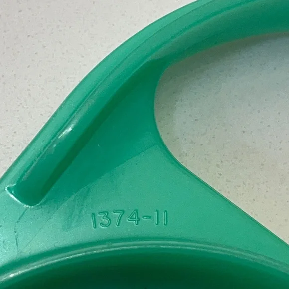 Vintage Tupperware Jadeite Green Grater and Container and Lid - Picture 10 of 11